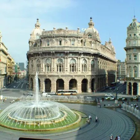 With 5 Bedrooms In With Wonderful City View And Wifi 3 Km From The Beach *